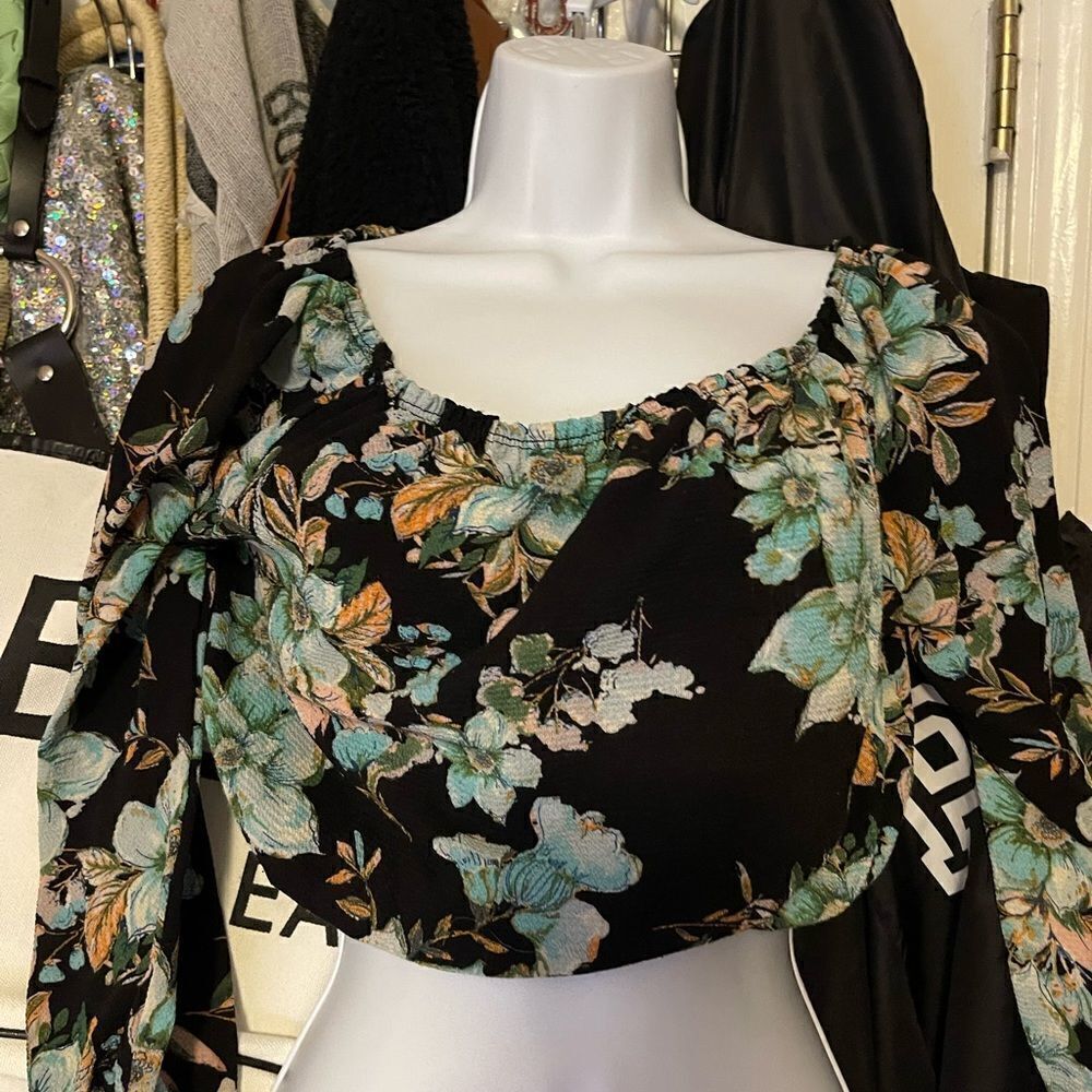 $2/15 Polly & Esther Floral Top